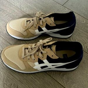 Onitsuka Tiger women shoes, size 8.5 excellent condition.